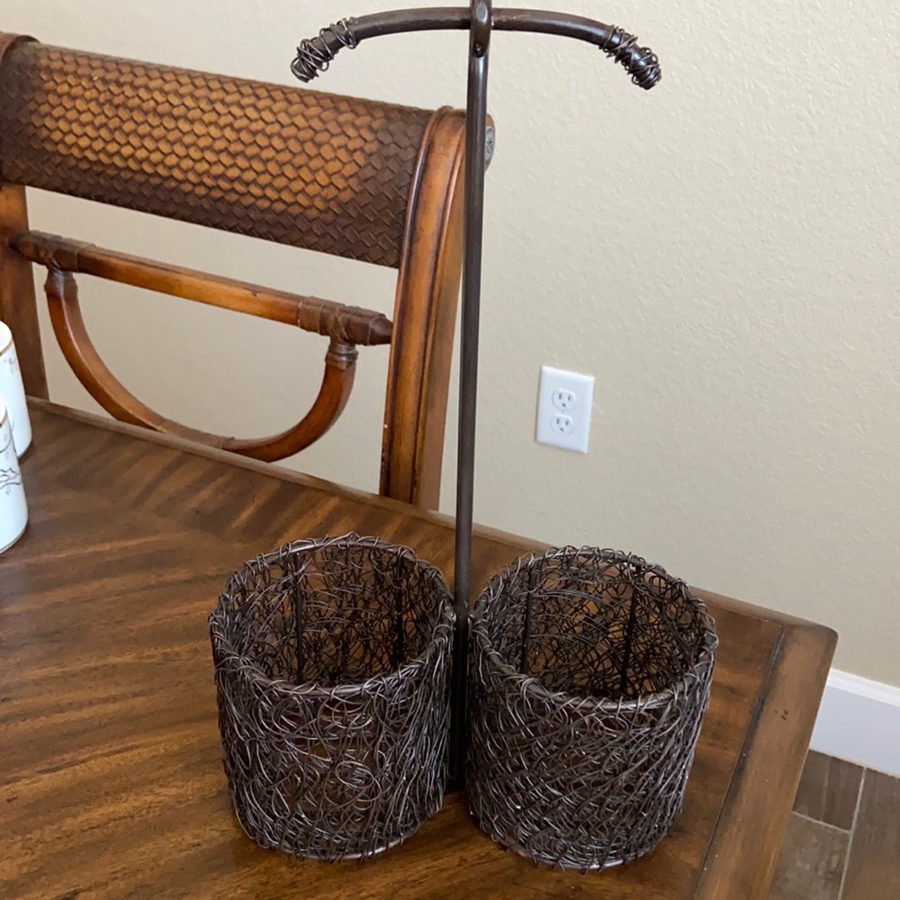 Dual Wire Wine Bottle Basket Holder